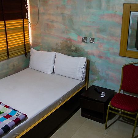 Glasshouse Hotel And Suites Лагос Екстериор снимка